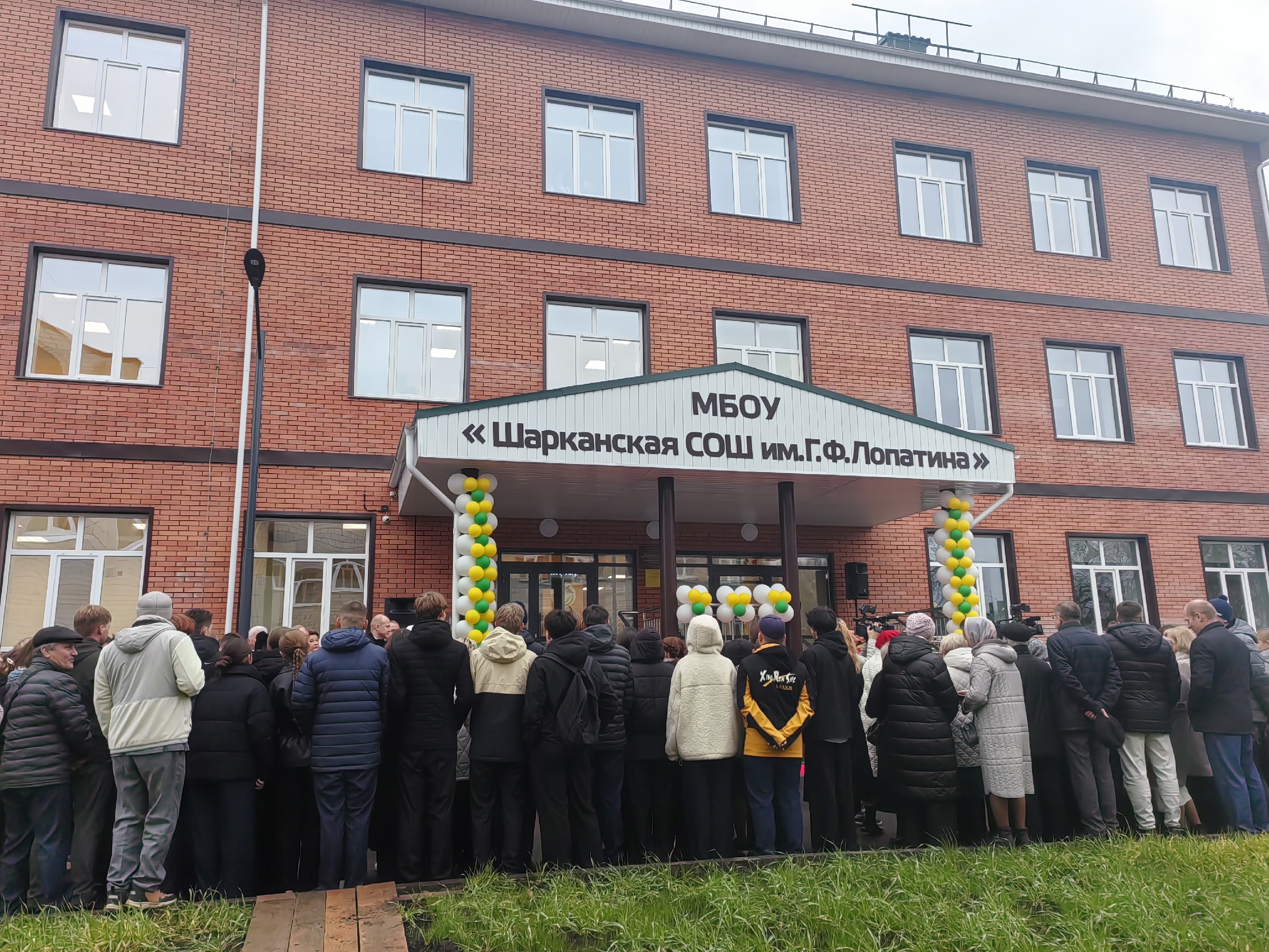В Шарканской школе открылся новый учебный корпус